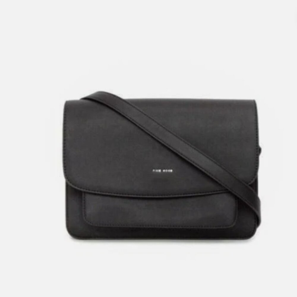New! Pixie Mood Zoe Crossbody Bag Purse in Black Vegan Leather - Picture 2 of 13